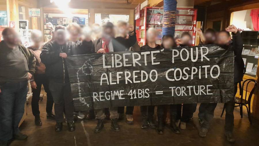 Photo en solidarité avec Alfredo Cospito faite le 8 décembre 2022 à Espace...